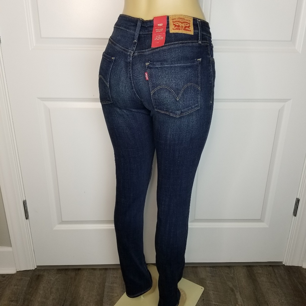 Levi's | Mid Rise Skinny Medium Wash